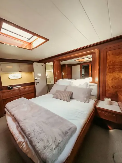 Bote Charters yacht stateroom, photo 12 of 59