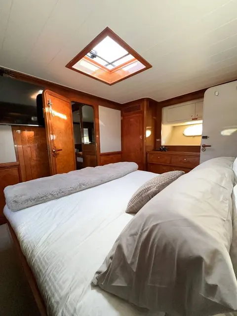 Bote Charters yacht stateroom, photo 14 of 59