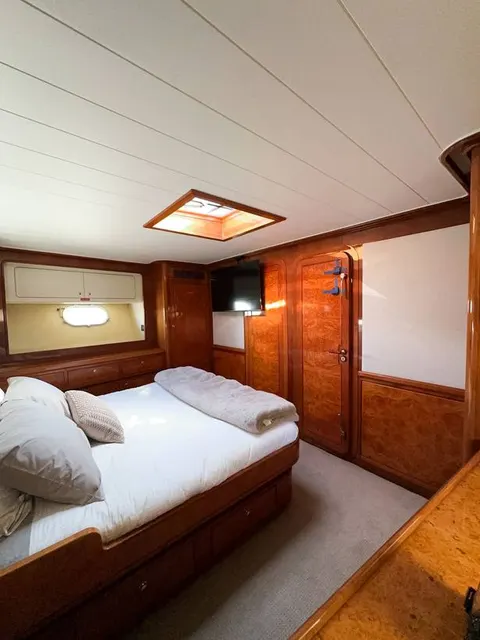 Bote Charters yacht stateroom, photo 15 of 59