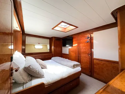 Bote Charters yacht stateroom, photo 16 of 59