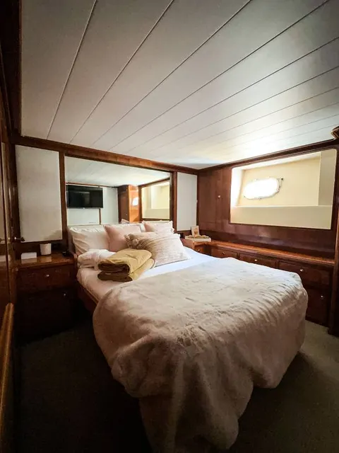 Bote Charters yacht guest cabin, photo 28 of 59
