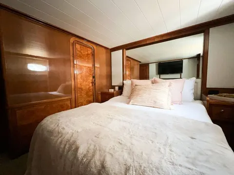 Bote Charters yacht guest cabin, photo 32 of 59