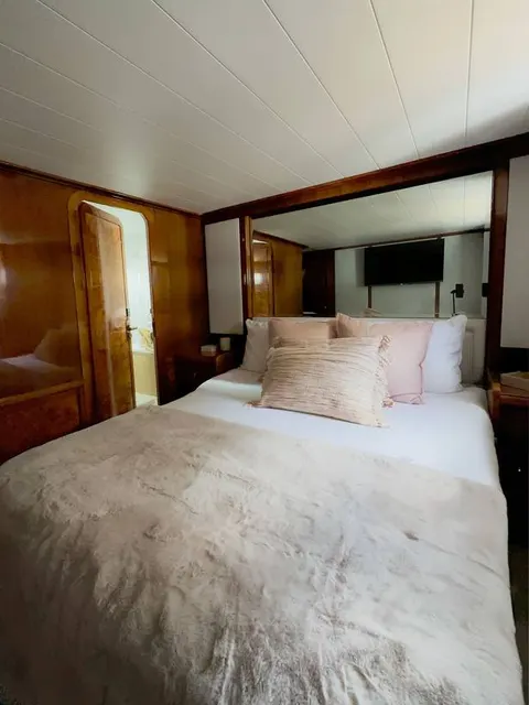 Bote Charters yacht guest cabin, photo 33 of 59