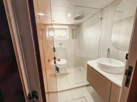 Bote Charters yacht ensuite bathroom, photo 36 of 59