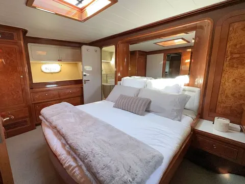 Bote Charters yacht stateroom, photo 4 of 59