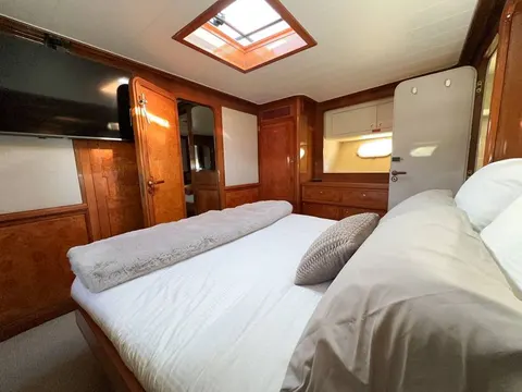 Bote Charters yacht stateroom, photo 5 of 59