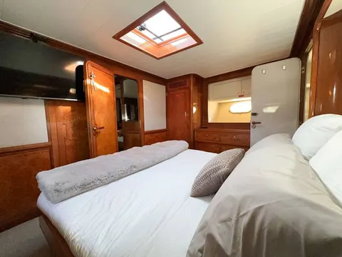 Bote Charters yacht stateroom, photo 6 of 59