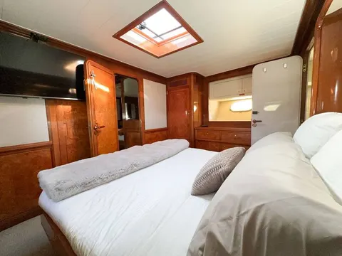 Bote Charters yacht stateroom, photo 7 of 59