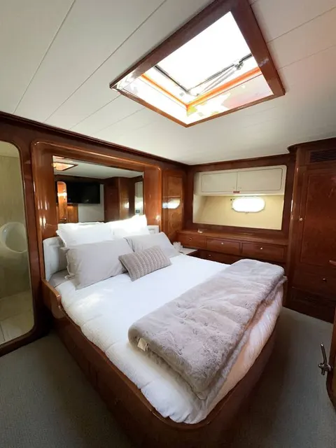 Bote Charters yacht stateroom, photo 9 of 59