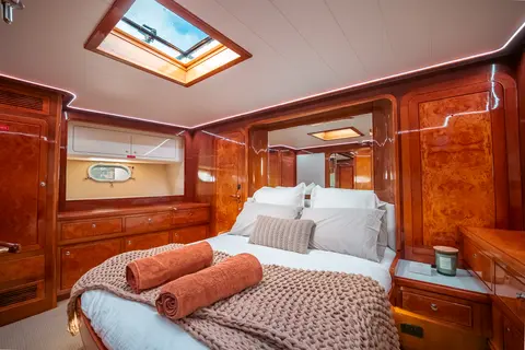 A second guest cabin on Bote Charters